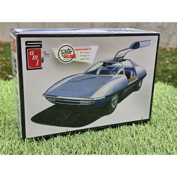 AMT Piranha CRV Super Spy Car 1:25 Scale Model Car Kit AMT900 Factory Sealed Kit - Picture 1 of 8
